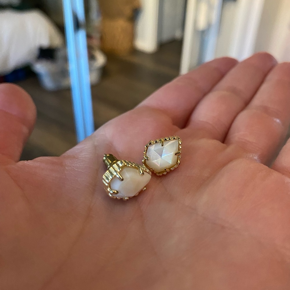 Kendra Scott Tessa gold stud earrings—iridescent drusy